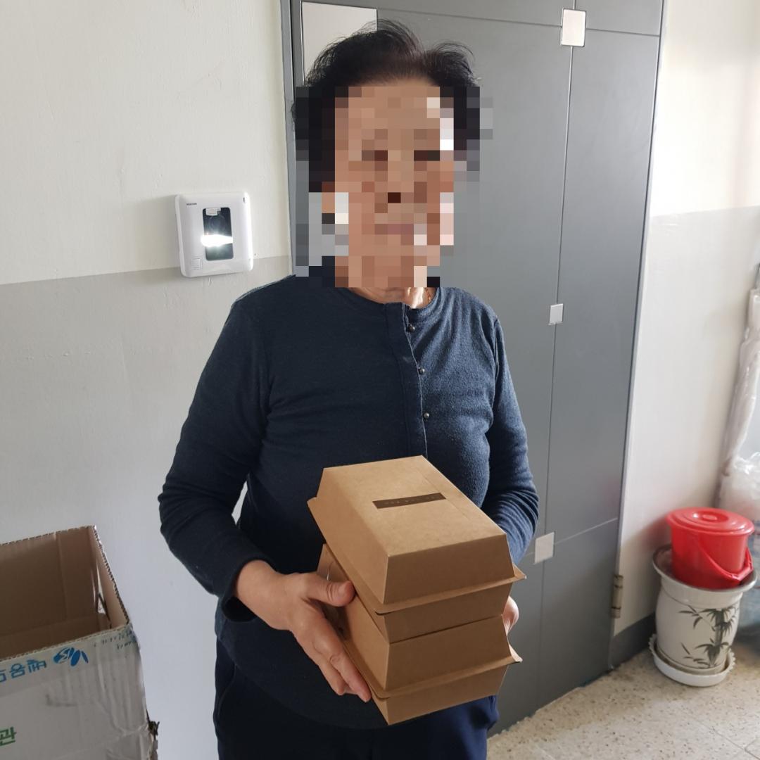 케이크 전달3.png.jpg